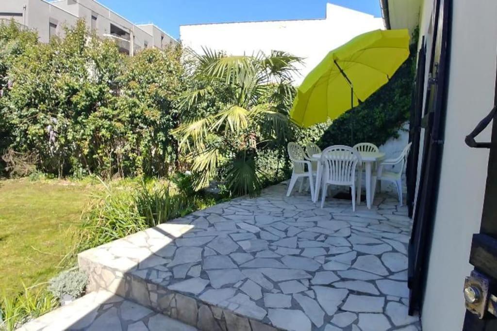 Comme A La Maison Cenon Exterior photo